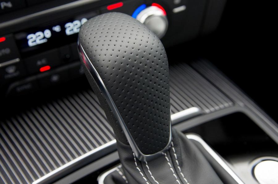 Детали интерьера Audi A6 TFSI Sedan (4G, C7) 2014 года  (WW) (фото 15 из 28)